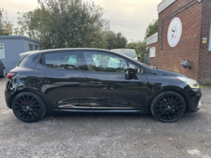 2017 Renault Clio 1.6 Renaultsport Nav 220 Trophy Auto in Black — image 2