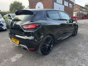 2017 Renault Clio 1.6 Renaultsport Nav 220 Trophy Auto in Black — image 3
