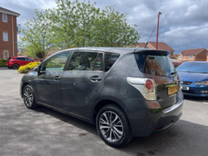 2016 Toyota Verso 1.6 D-4d Design Euro 6 (s/s) 5dr (7 Seat) in Grey — image 5