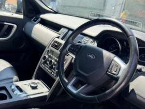 2018 Land Rover Discovery Sport Td4 Landmark in Black — image 3