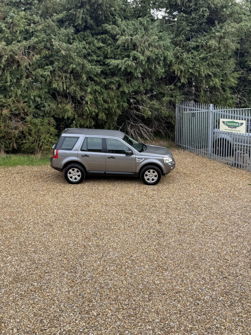 2010 Land Rover Freelander 2 2.2 Td4e Gs in Grey — image 1