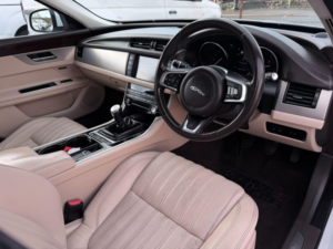 2017 Jaguar Xf 2.0d Portfolio Sportbrake Euro 6 (s/s) 5dr in White — image 2
