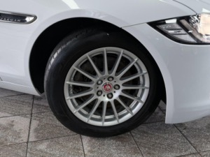 2017 Jaguar Xf 2.0d Portfolio Sportbrake Euro 6 (s/s) 5dr in White — image 4