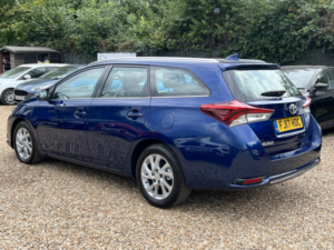 2017 Toyota Auris 1.6 D-4d Business Edition in Blue — image 3