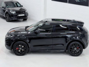 2019 Land Rover Range Rover Evoque 2.0 D180 R-Dynamic Se in Black — image 4