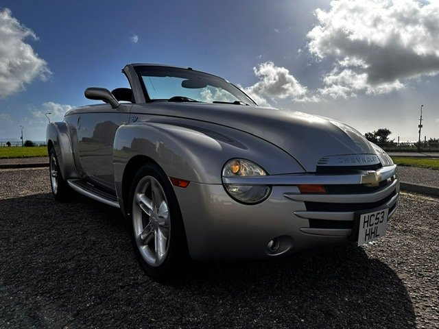 2004 Chevrolet Ssr 5.3 V8 Convertible Pickup in Silver — image 1