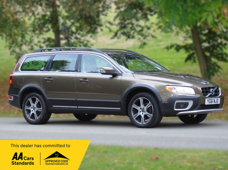 2011 Volvo Xc70 2.0 D3 Se Lux Estate 5dr Diesel Geartronic Euro 5 (163 Ps) in Bronze — image 1