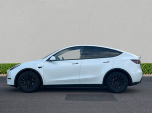 2022 Tesla Model Y (dual Motor) Long Range SUV 5dr Electric Auto 4wde (384 Bhp) in White — image 4
