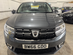 2016 Dacia Sandero 1.5 Laureate Dci 90 in Grey — image 3