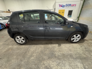 2016 Dacia Sandero 1.5 Laureate Dci 90 in Grey — image 6