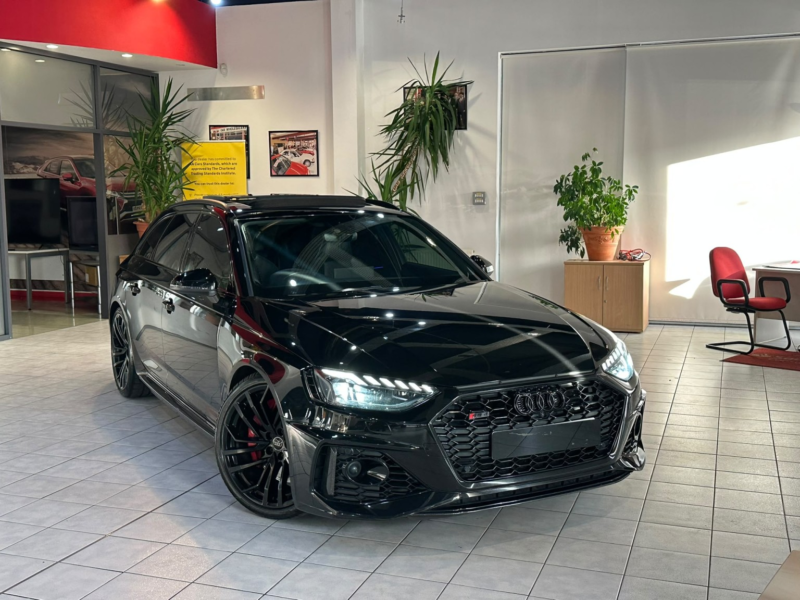 2020 Audi Rs4 Avant 2.9 Tfsi V6 Carbon Black(hpi Clear). in Black — image 1