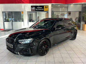 2020 Audi Rs4 Avant 2.9 Tfsi V6 Carbon Black(hpi Clear). in Black — image 2