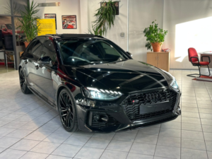 2020 Audi Rs4 Avant 2.9 Tfsi V6 Carbon Black(hpi Clear). in Black — image 4