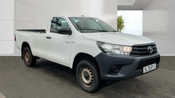 2020 Toyota Hilux 2.4 D-4d Active Narrow Body Pickup 2dr Diesel Manual 4WD Euro 6 (150 Ps) in White — image 1