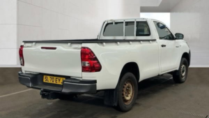 2020 Toyota Hilux 2.4 D-4d Active Narrow Body Pickup 2dr Diesel Manual 4WD Euro 6 (150 Ps) in White — image 4