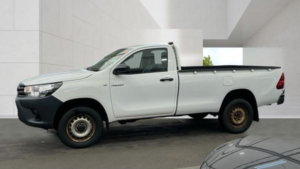 2020 Toyota Hilux 2.4 D-4d Active Narrow Body Pickup 2dr Diesel Manual 4WD Euro 6 (150 Ps) in White — image 6