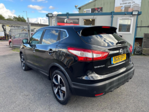 2016 Nissan Qashqai 1.5 Dci N-Connecta 2WD Euro 6 (s/s) 5dr in Black — image 4