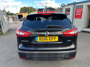 2016 Nissan Qashqai 1.5 Dci N-Connecta 2WD Euro 6 (s/s) 5dr in Black — image 6