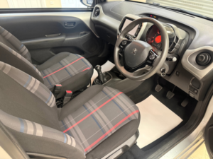2015 Peugeot 108 1.0 Vti Active Hatchback 3dr Petrol Manual Euro 5 Euro 5 (68 Ps) in Silver — image 5