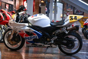 2005 Suzuki Gsx-R1000 *k5 Model - Akrapovic Exhaust* in Blue — image 3