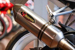 2005 Suzuki Gsx-R1000 *k5 Model - Akrapovic Exhaust* in Blue — image 6