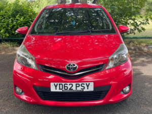 2012 Toyota Yaris 1.33 Dual Vvt-I Sr Euro 5 5dr in Red — image 2