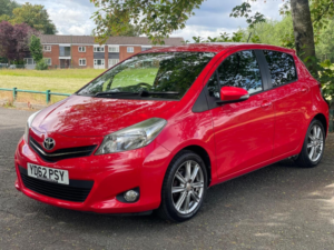 2012 Toyota Yaris 1.33 Dual Vvt-I Sr Euro 5 5dr in Red — image 3