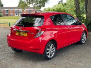 2012 Toyota Yaris 1.33 Dual Vvt-I Sr Euro 5 5dr in Red — image 4