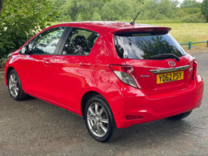 2012 Toyota Yaris 1.33 Dual Vvt-I Sr Euro 5 5dr in Red — image 5