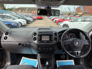 2014 Volkswagen Tiguan 2.0 Tdi Bluemotion Tech Match DSG 4WD Euro 5 (s/s) 5dr in Grey — image 2