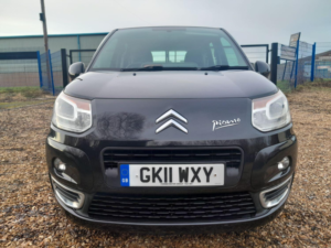 2011 Citroen C3 Picasso 1.6 Hdi Vtr+ in Black — image 3
