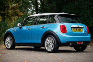 2015 MINI Hatch 1.5 5-Door Hatch Cooper D in Blue — image 4