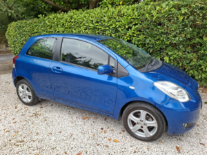 2010 Toyota Yaris 1.0 in Blue — image 2