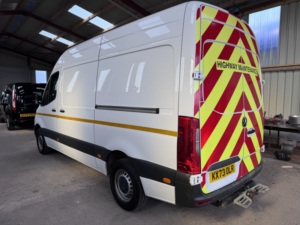 2023 Mercedes-Benz Sprinter 315 Mwb Rwd Van. 7000kgs Gvw. Reverse Cam. 21848 Miles. in White — image 3