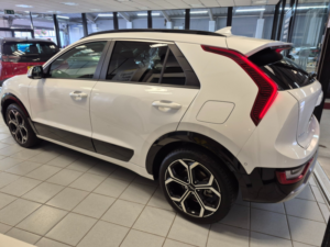 2024 Kia Niro 1.6h Gdi 4 SUV 5dr Petrol Hybrid Dct Euro 6 (s/s) (127 Bhp) in White — image 2