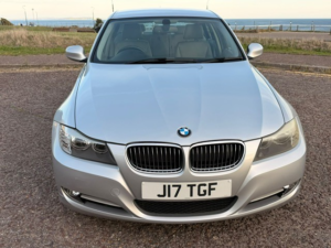 2010 BMW 3 Series 2.0 318d Exclusive Edition in Silver — image 2