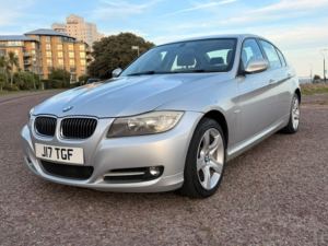 2010 BMW 3 Series 2.0 318d Exclusive Edition in Silver — image 4