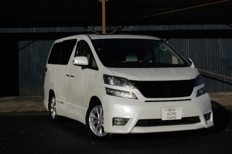 2010 Toyota Vellfire 3.5 C Package in White — image 1