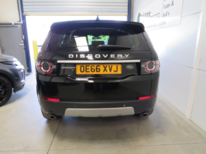 2017 Land Rover Discovery Sport 2.0 Td4 Hse Luxury Auto 4WD Euro 6 (s/s) 5dr in Black — image 5