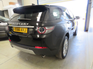 2017 Land Rover Discovery Sport 2.0 Td4 Hse Luxury Auto 4WD Euro 6 (s/s) 5dr in Black — image 6