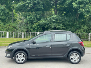 2014 Dacia Sandero Stepway 1.5 Dci Laureate Euro 5 5dr in Black — image 4