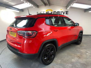 2019 Jeep Compass 1.6l 5dr 118 Bhp in Red — image 5