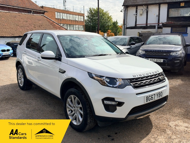2017 Land Rover Discovery Sport Td4 Se Tech in White — image 1