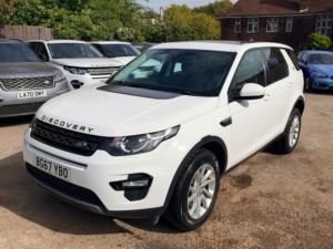 2017 Land Rover Discovery Sport Td4 Se Tech in White — image 3