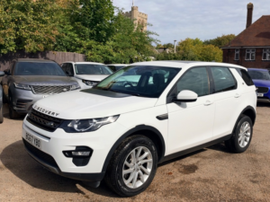 2017 Land Rover Discovery Sport Td4 Se Tech in White — image 5