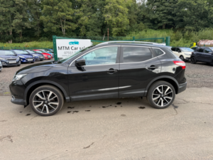 2015 Nissan Qashqai 1.6 Dci Tekna SUV 5dr Diesel Manual 2WD Euro 5 (s/s) (130 Ps) in Black — image 4