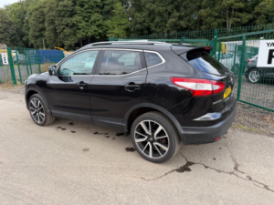 2015 Nissan Qashqai 1.6 Dci Tekna SUV 5dr Diesel Manual 2WD Euro 5 (s/s) (130 Ps) in Black — image 5