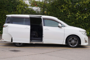 2012 Nissan Elgrand 2.5 Highway Star Urban Chrome 5dr 7 Seats in White — image 3