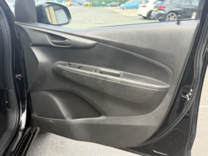 2016 Vauxhall Viva 1.0 I Se in Black — image 6