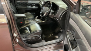 2018 Mitsubishi Outlander 2.4h Twinmotor 13.8kwh 4h CVT 4WD Euro 6 (s/s) 5dr in Brown — image 4
